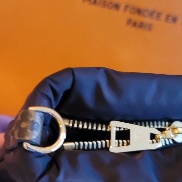 Louis Vuitton Maxi Pillow Multi Pochette Accessories Black Monogram Econyl - Picture 8 of 16